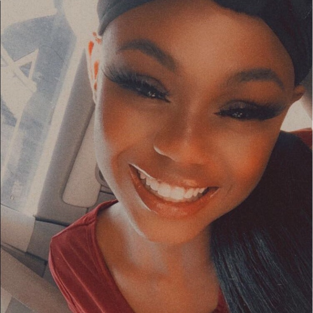 Meet your Posher, Jasmine